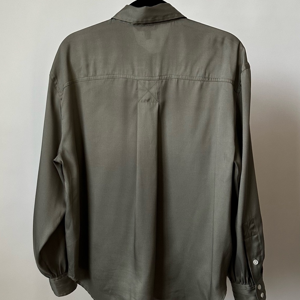 BANANA REPUBLIC DOUBLE POCKET SATIN SHIRT UTILITY STYLE in Green Size-Medium - Picture 8 of 10